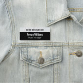 Moderner Hotelmitarbeiter Namensschild (Beispiel)