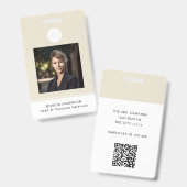 Moderner ID Card Beige Minimal Logo Foto QR Code Ausweis (Vorder- & Rückseite)
