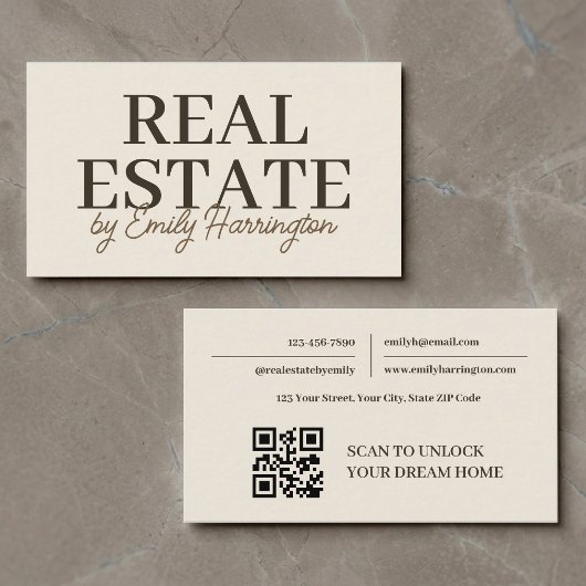 Moderner Immobilienmakler mit QR-Code im erdigen S Visitenkarte