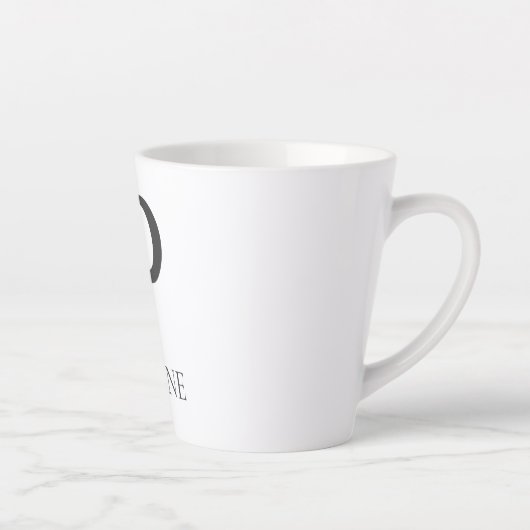 Moderner, individuell anpassbarer Mit Monogramm Br Milchtasse (Rechts)