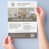 Moderner Innendesigner-Marketing Weiß-Taupe Flyer (Hand)