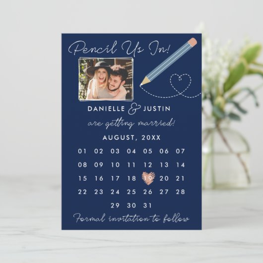 Moderner Kalender "Bleistift in" Save The Date (Stehend Vorderseite)