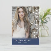 Moderner kalligrafischer Abschluss für vertikales Einladung (Stehend Vorderseite)