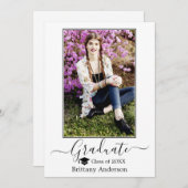 Moderner Kalligraphie Grad Cap Foto Abschluss Ankündigung (Vorne/Hinten)