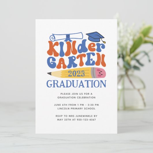 Moderner Kindergarten Abschluss Einladung (Stehend Vorderseite)