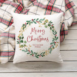 Moderner Kranz und Skript | Frohe Weihnachten Kissen<br><div class="desc">Dieses schlichte und stilvolle Kissen besticht durch einen atemberaubenden Aquarellkranz mit grünen und Imitaten,  goldenen Blätter und roten Heiligenbeeren,  sowie durch eine moderne Schriftzeichen,  in der auf weißem Hintergrund "Frohe Weihnachten" steht.</div>