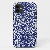 Moderner Leopardendruck in Weiß und Marineblau Case-Mate iPhone Hülle (Rückseite)