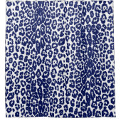 Moderner Leopardendruck in Weiß und Marineblau Duschvorhang (Vorderseite)