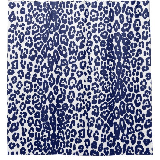 Moderner Leopardendruck in Weiß und Marineblau  Duschvorhang (Vorderseite)