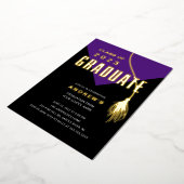 Moderner Lila Grad Cap Abschluss Folieneinladung (Gedreht)