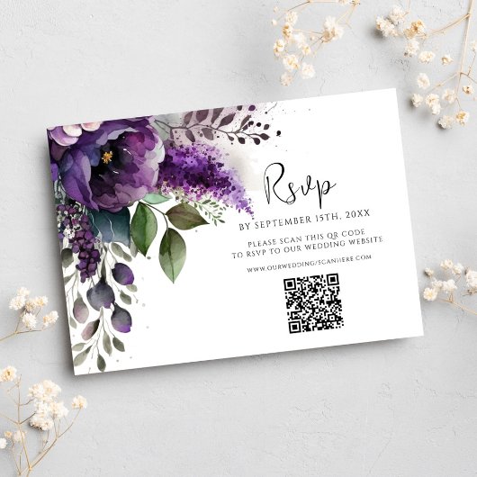 Moderner Lila QR-Code Elegante Blumenhochzeit RSVP Karte