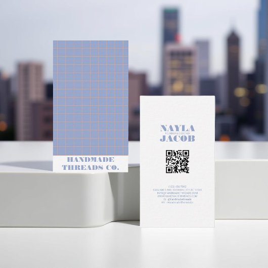 Moderner Lila QR-Code Visitenkarte