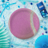 Moderner Lila Tennisball in Rosa Pappteller (Party)