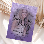 Moderner lila violetter Glitzer ombre Foto Sweet 1 Einladung<br><div class="desc">Moderne,  hübsche Imitate Lila ultra-violette Glitzer Duschombre mit Lila ultra violettem Farbblock Sweet 16 Geburtstagsfeier mit individuellem Foto mit lila,  auf einem lila Hintergrund verblassendem Opponmuster. Perfekt für eine Prinzessin 16 . Geburtstag.</div>