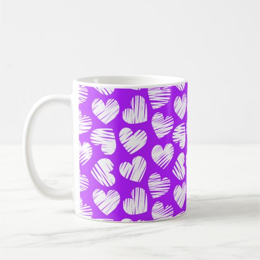 Moderner Lila weißer Doodled Herzname Valentine Kaffeetasse (Links)