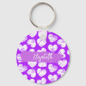 Moderner Lila weißer Doodled Herzname Valentine Schlüsselanhänger (Vorderseite)