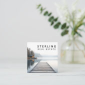 Moderner Luxus Ruhige Lage am Lakefront Anwesen Quadratische Visitenkarte (Stehend Vorderseite)