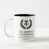 Moderner MD Doktor der Medicine Med School Abschlu Zweifarbige Tasse (Links)
