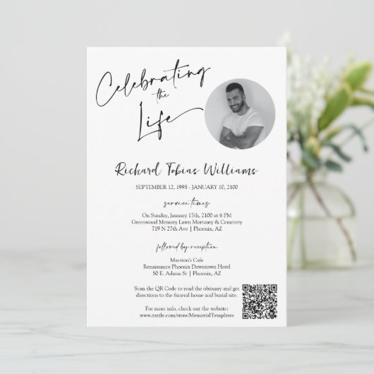 Moderner Minimal-Mahnmal-Beerdigungscode Foto QR Einladung (Stehend Vorderseite)