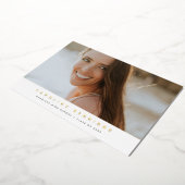 Moderner Minimaler Foto Abschluss Gold Folieneinladung (Gedreht)