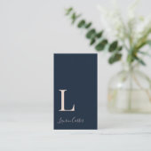 Moderner Minimaler Monogram Blue Blush QR Code Visitenkarte (Stehend Vorderseite)
