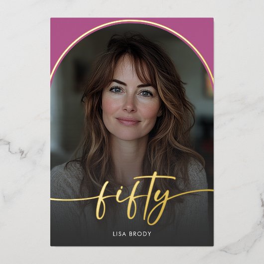 Moderner Minimaler Rosa Arch Fünfzigjähriger Folieneinladung (Vorderseite)