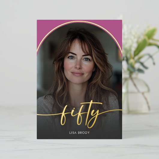 Moderner Minimaler Rosa Arch Fünfzigjähriger Folieneinladung (Stehend vorne)