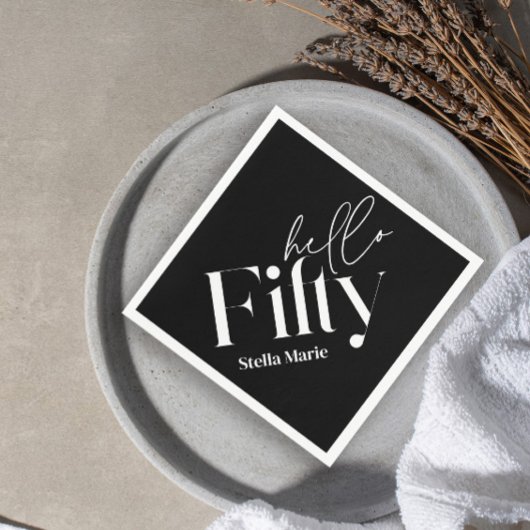 Moderner minimaler Schwarz-weißer 50. Geburtstag Serviette