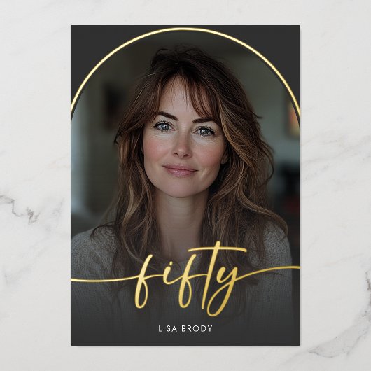 Moderner Minimaler Schwarzer Bogen Fünfzigjähriger Folieneinladung (Vorderseite)