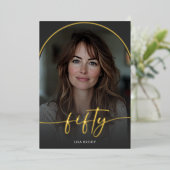 Moderner Minimaler Schwarzer Bogen Fünfzigjähriger Folieneinladung (Stehend vorne)