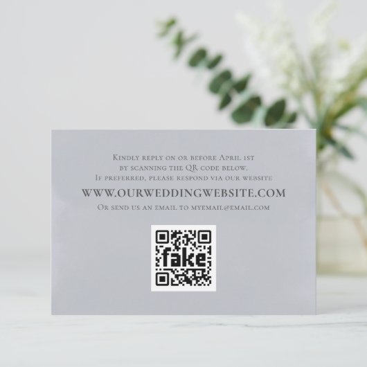 Moderner Minimalistischer einfacher Blue QR-Code RSVP Karte (Stehend Vorderseite)