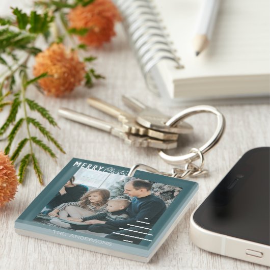 Moderner Minimalistischer froher Weihnachten Grüne Schlüsselanhänger (Vorderseite rechts)