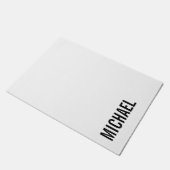 Moderner Minimalistischer Personalisierter Name Fußmatte (Schrägansicht)