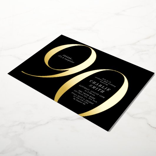 Moderner minimalistischer Schwarz und Gold 90. Geb Folieneinladung (Gedreht)