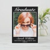 Moderner Minimalistischer Schwarz-weißer Abschluss Ankündigung (Stehend Vorderseite)