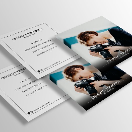 Moderner Minimalistischer Schwarzweißtext | FOTO Quadratische Visitenkarte