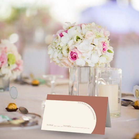 Moderner Minimalistischer Terracotta Arch Wedding Platzkarte