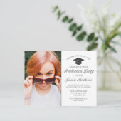 Moderner Minimalistischer weißer Abschluss Einladu Postkarte (Stehend Vorderseite)