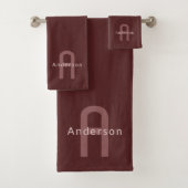 Moderner Mit Monogramm Name | Maroon Red Badhandtuch Set (Insitu)