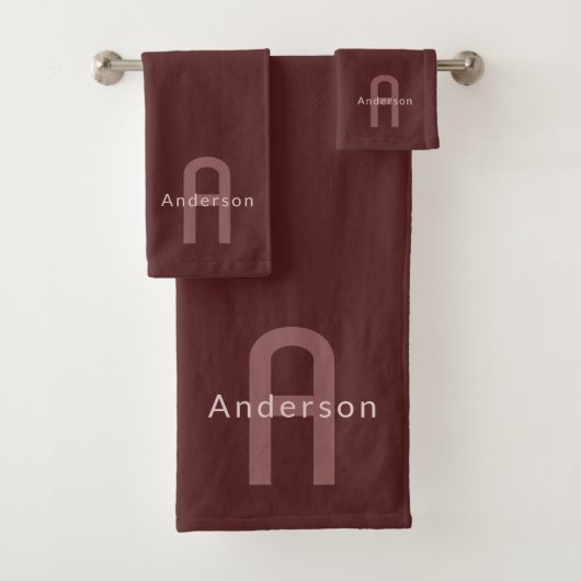Moderner Mit Monogramm Name | Maroon Red Badhandtuch Set (Insitu)