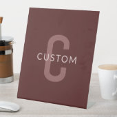 Moderner Mit Monogramm Name | Maroon Red Sockelschild (In Situ)