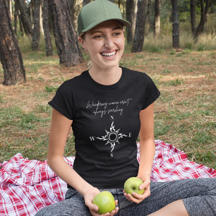 Moderner Motivationskompass für wandernde Frauen T-Shirt