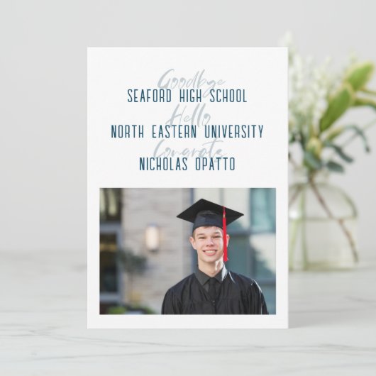 Moderner, mutiger Script Boy High School Abschluss Ankündigung (Stehend Vorderseite)