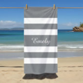 Moderner Name Grau Gestreifter Pool Strandtuch