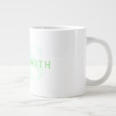 Moderner Name & Monogramm | Grün & Weiß Jumbo-Tasse (Rechts)