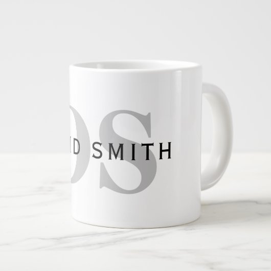 Moderner Name und Monogramm | Weiß Schwarz & Grau Jumbo-Tasse (Vorderseite Rechts)