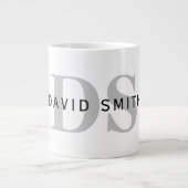 Moderner Name und Monogramm | Weiß Schwarz & Grau Jumbo-Tasse (Vorderseite)