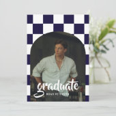 Moderner Navy Blue Checkered Arch Foto Abschluss Einladung (Stehend Vorderseite)