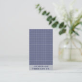 Moderner Navy Blue Checkered Muster QR Code Visitenkarte (Stehend Vorderseite)