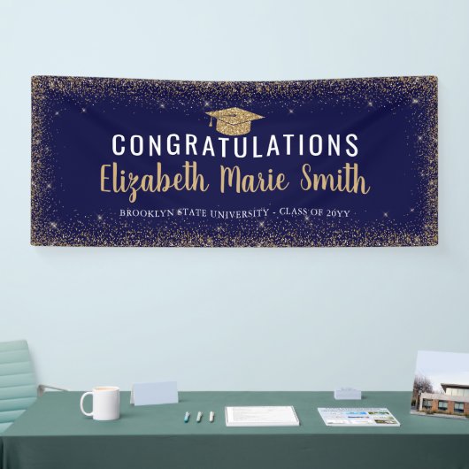 Moderner Navy Blue Gold Glitzer Grad Cap Abschluss Banner (Messe)